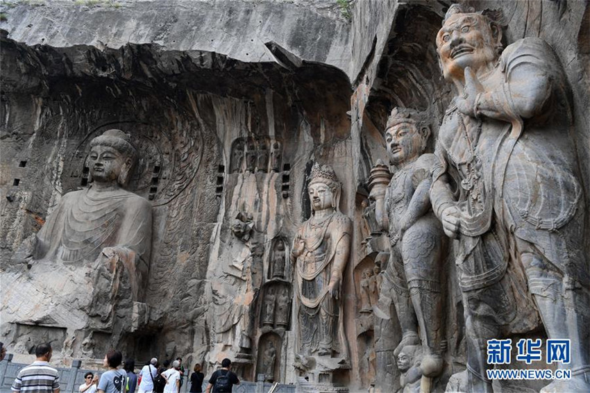 Atemberaubende Steinkunst: Longmen-Grotten in Luoyang