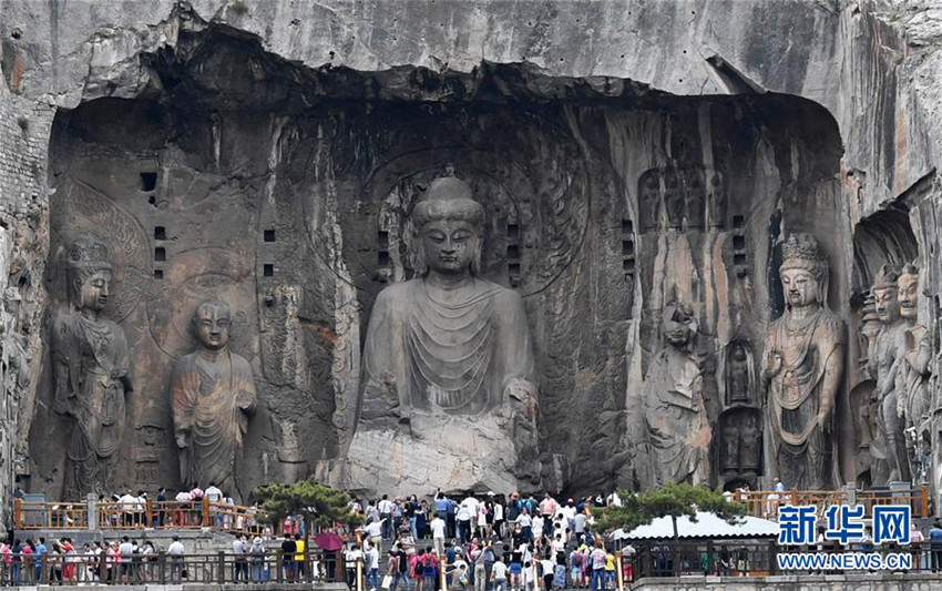 Atemberaubende Steinkunst: Longmen-Grotten in Luoyang