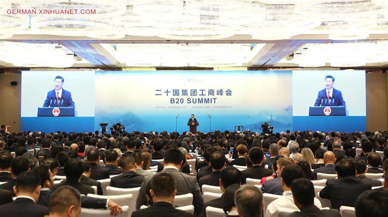Programmatische Rede Xi Jinpings auf der Eröffnungszeremonie des B20-GipfelsDer chinesische Staatspräsident Xi Jinping nahm am 3. September an der Eröffnungszeremonie des Business 20 (B20)-Gipfels in Hangzhou teil und hielt eine programmatische Rede mit dem Titel „Neuer Ausgangspunkt für Chinas Entwicklung - Neue Blaupause für das globale Wachstum”. 