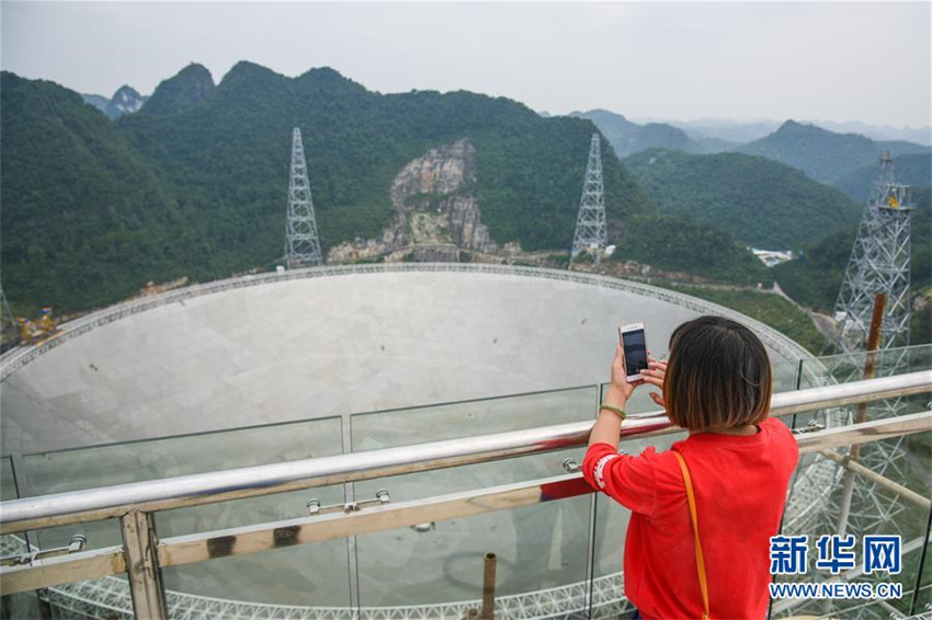 Fertigstellung des weltgrößten Radioteleskops mit Einzelantenne in China