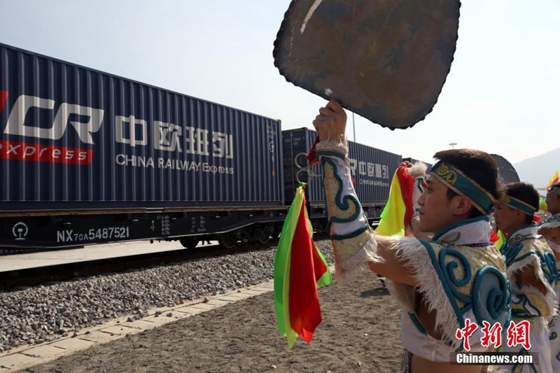 Erster Güterzug von Qinghai nach Europa nimmt Betrieb auf