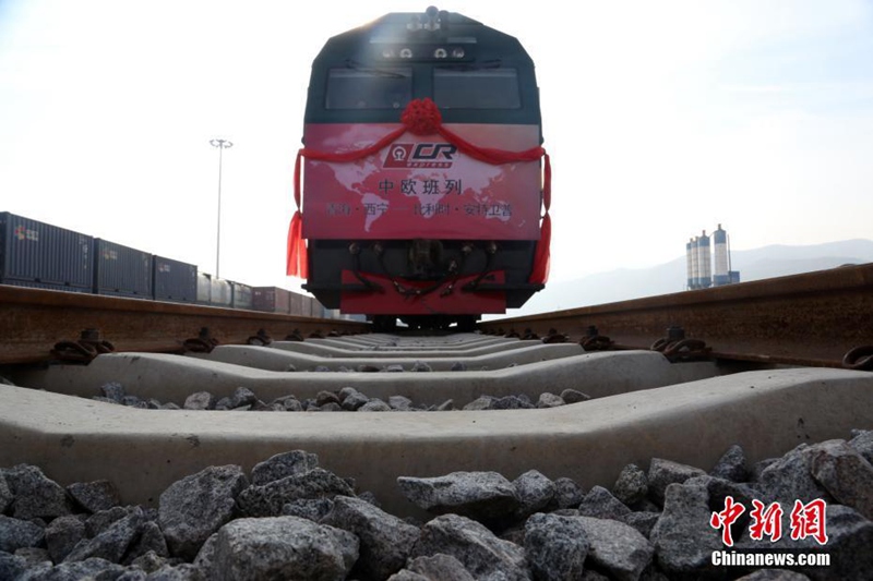Erster Güterzug von Qinghai nach Europa nimmt Betrieb auf