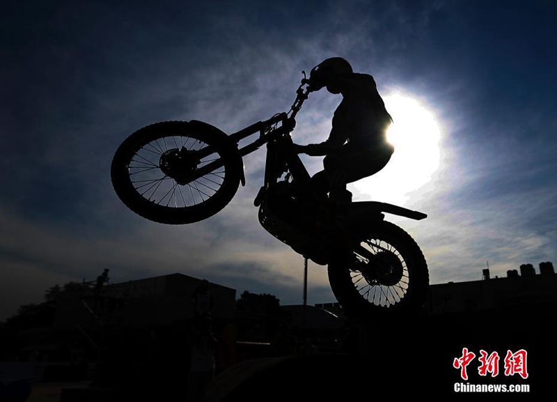 Erster Motorrad-Trial-Wettbewerb in Beijing