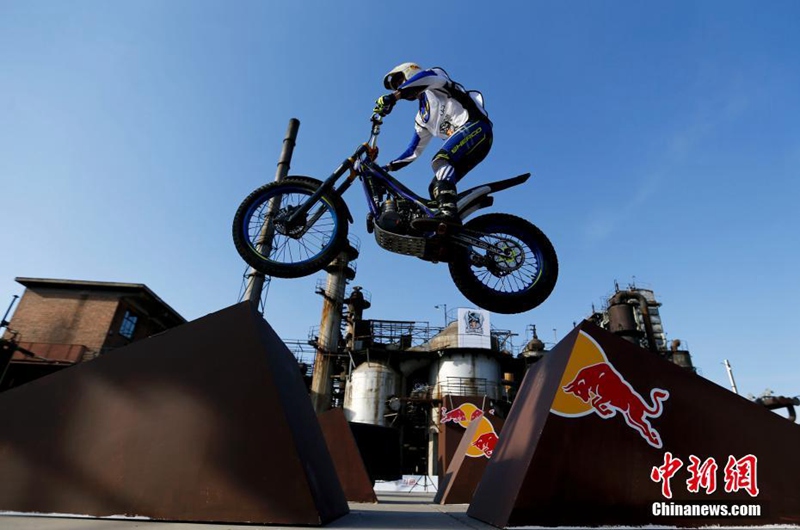 Erster Motorrad-Trial-Wettbewerb in Beijing