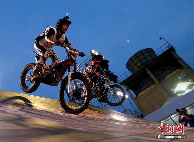 Erster Motorrad-Trial-Wettbewerb in Beijing