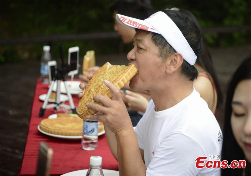 Ess-Wettbewerb: Mann isst zwei Kilogramm Mondkuchen in 28 Minuten