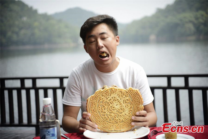 Ess-Wettbewerb: Mann isst zwei Kilogramm Mondkuchen in 28 Minuten