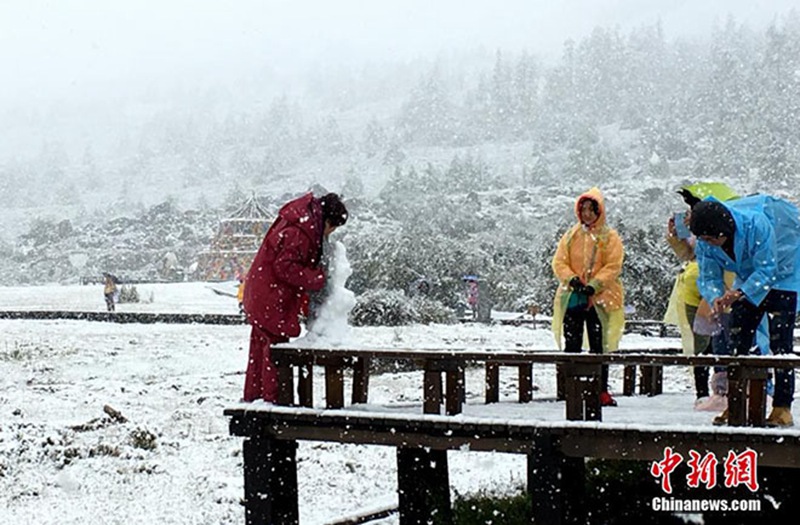 Schnee in Yading