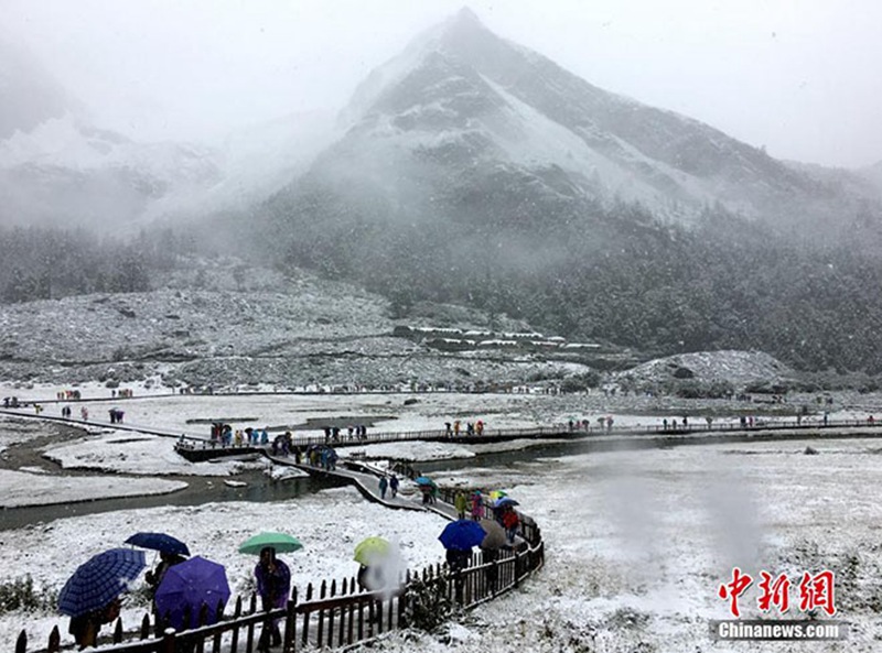 Schnee in Yading