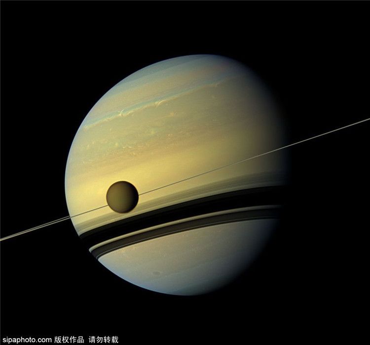 Eiswolken auf dem Saturnmond Titan entdeckt