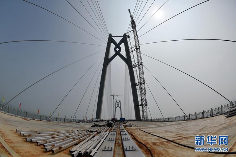 Weltlängste Meeresbrücke steht kurz vor der Fertigstellung
