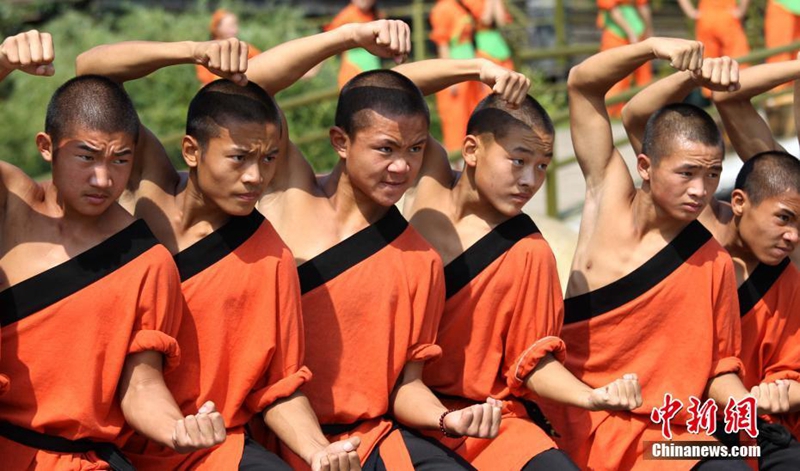 Shaolin-Mönche zeigen ihre Kampfkünste