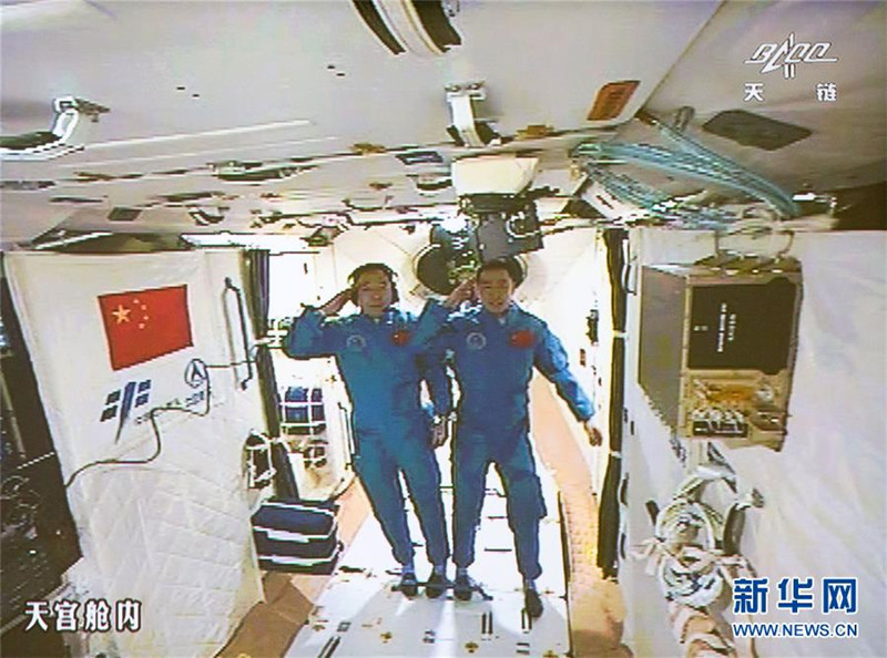 Himmlische Grüße – Astronauten an Bord des Raumlabors Tiangong-2