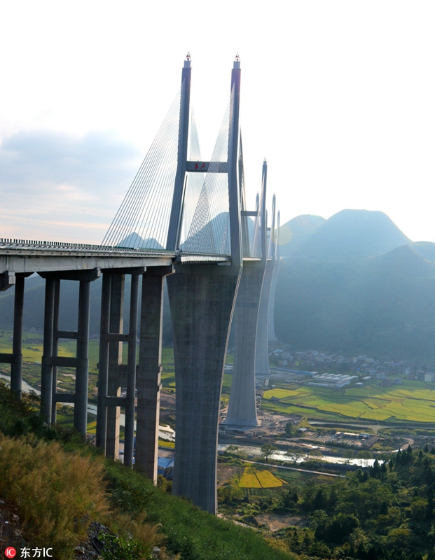 Brücke mit größter Pylonenspannweite der Welt in Hunan fertiggestellt