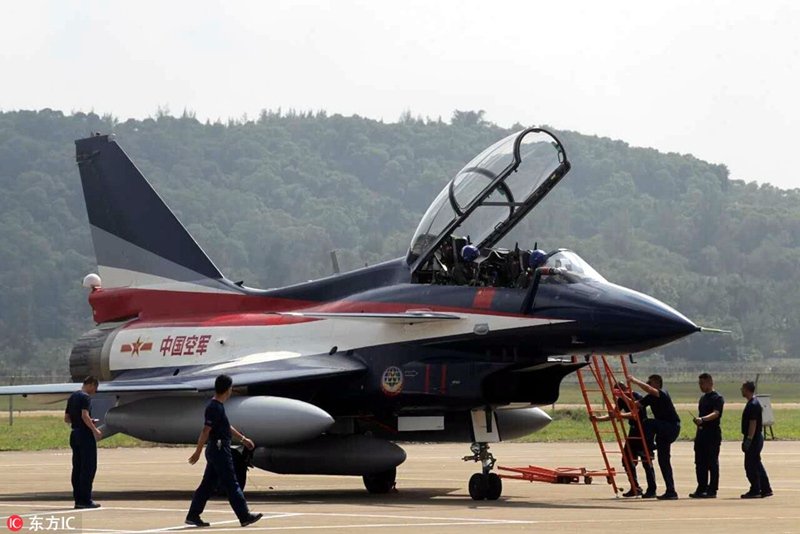 Kunstflugstaffel „Erster August“ in Zhuhai eingetroffen