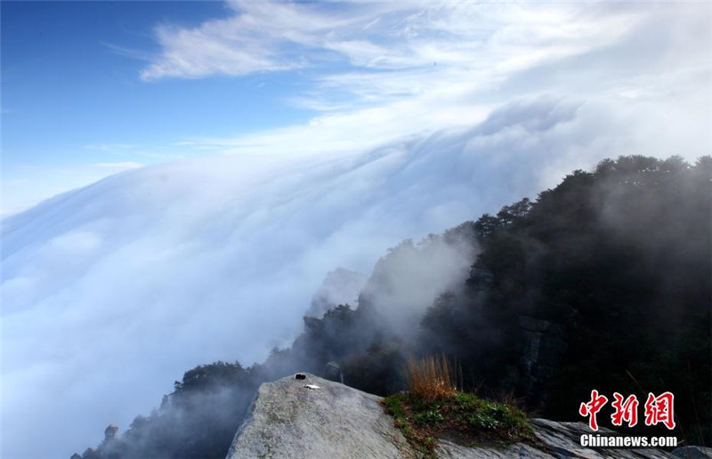 Wolkenmeer auf dem Lushan-Berg in Jiangxi