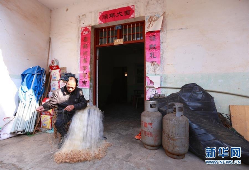 Größter Süßwassersee Chinas vergrast