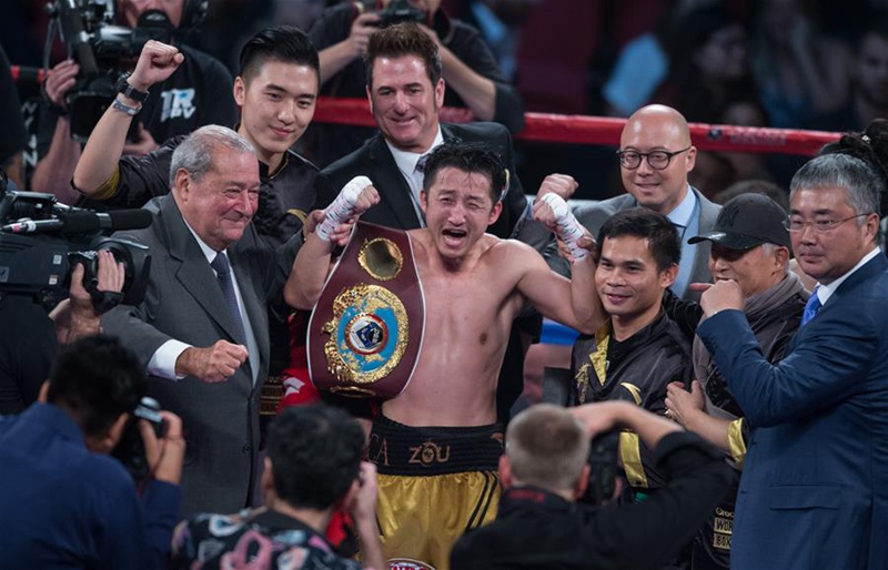 Zou Shiming holt den WBO-Meistertitel