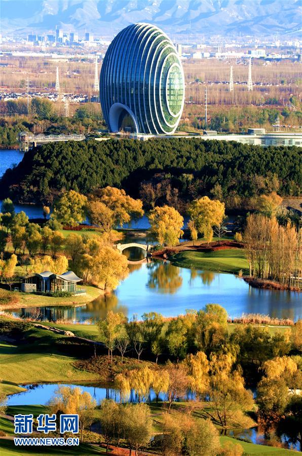 Malerische Herbstlandschaft am Yanqi-See