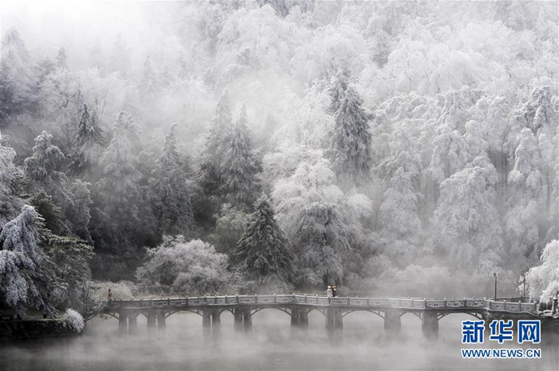 Schneeweißer Winter auf dem Lu Shan