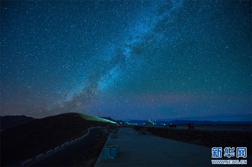 Faszinierende Sternennacht am See Yamzhog Yumco