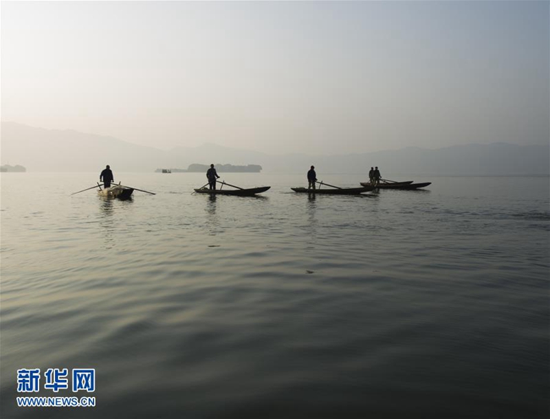 Der Winterfischfang auf dem Xiannü-See