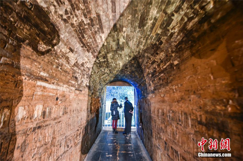 1.500-jähriges Kaisergrab in Luoyang