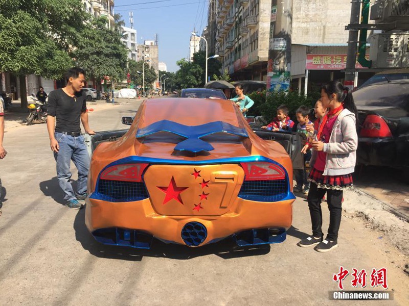Handgefertigter Sportwagen in Guangxi vorgestellt