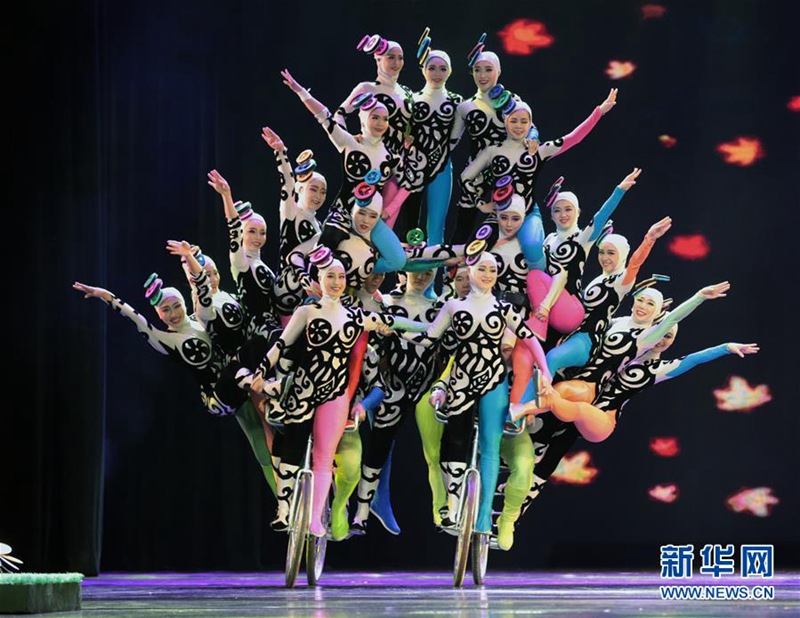 Drittes chinesisches Akrobatik-Kunstfestival eröffnet
