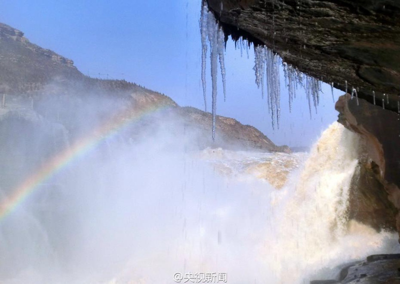 Regenbogen und Frost auf dem Hukou-Wasserfall