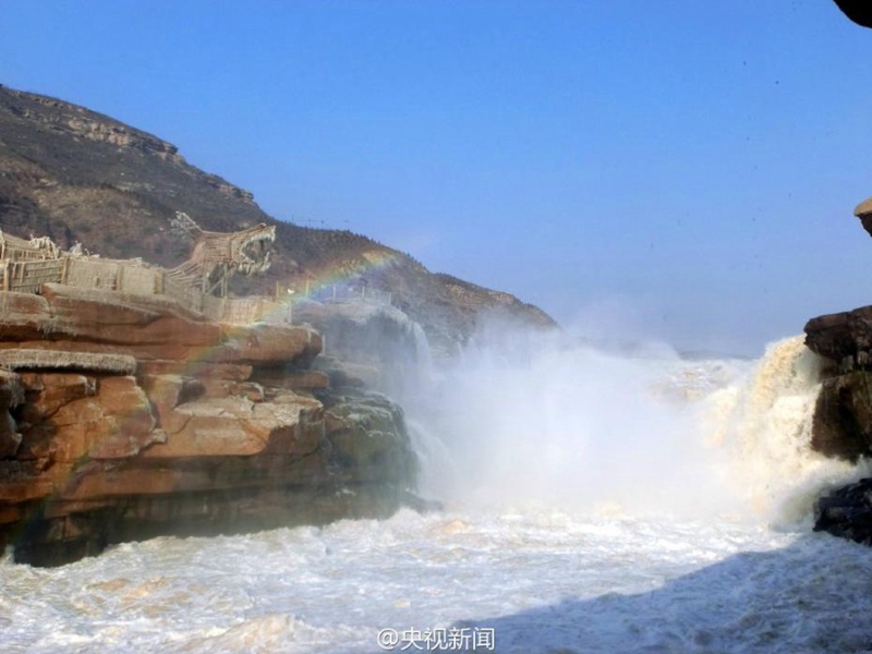 Regenbogen und Frost auf dem Hukou-Wasserfall