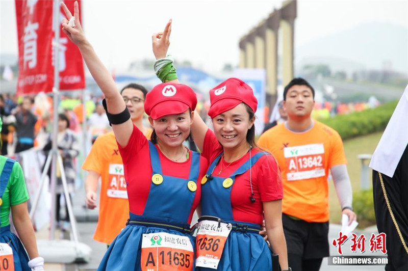 Cosplay-Teilnehmer des Marathonlaufs in Fuzhou