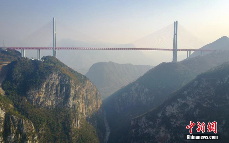 Welthöchste Brücke in Dienst gestellt 