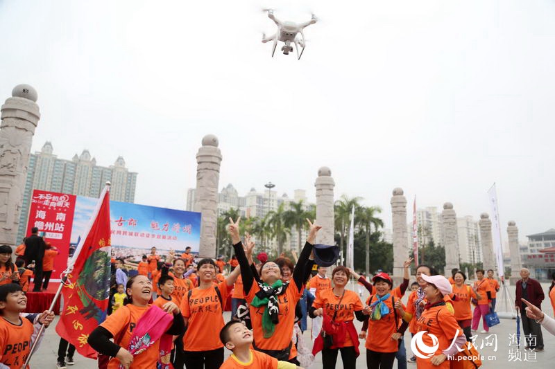 People’s Daily Online feiert seinen 20. Geburtstag mit „Walking“ in Danzhou (Hainan)