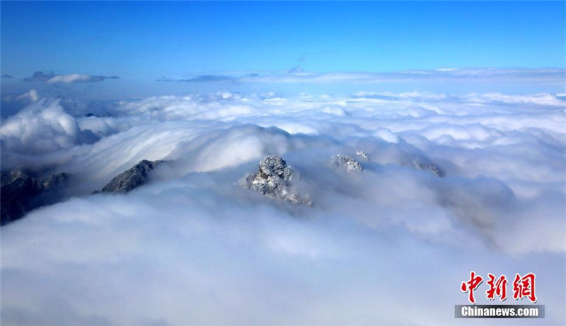 Der Berg Laojun: Heiter wenn wolkig