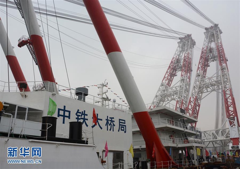 Chinas leistungsfähigstes Kranhubschiff ausgeliefert