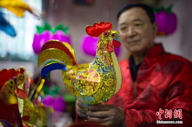 Nanjinger Handwerkspaar geben leuchtendes Beispiel fürs Neujahr