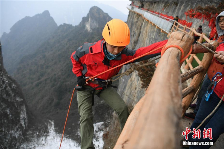 Abfall sammeln am Batai-Berg in Sichuan – ein gefährlicher Beruf