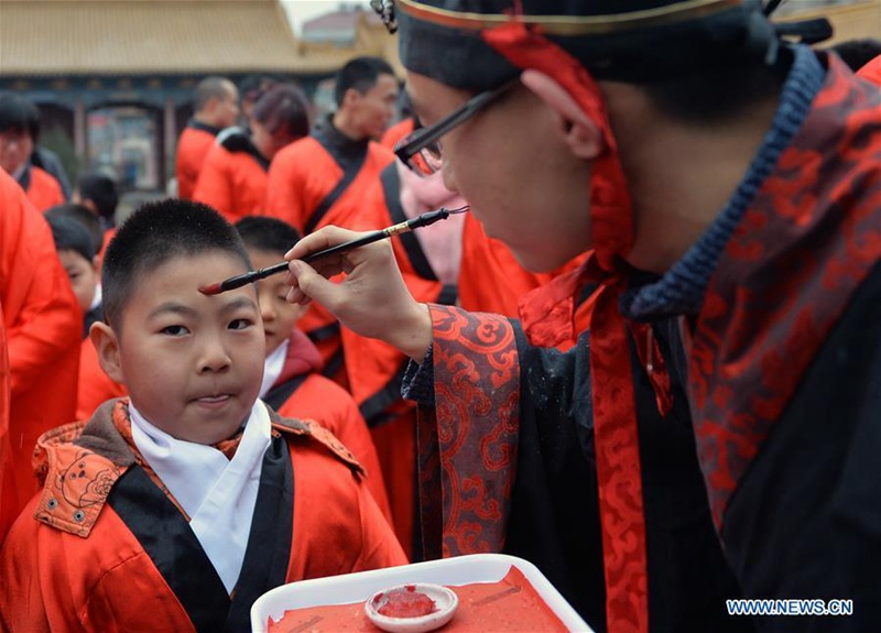 Zeremonie für erste Schriften in Shandong