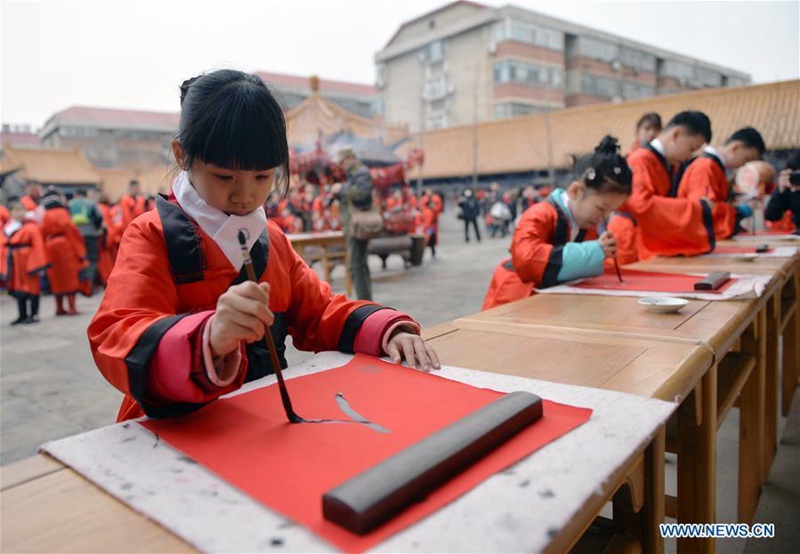 Zeremonie für erste Schriften in Shandong