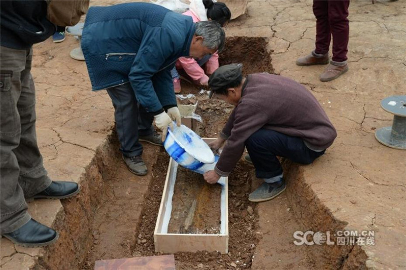 Bauprojekt enthüllt 60 Gräber aus der Zeit der Streitenden Reiche