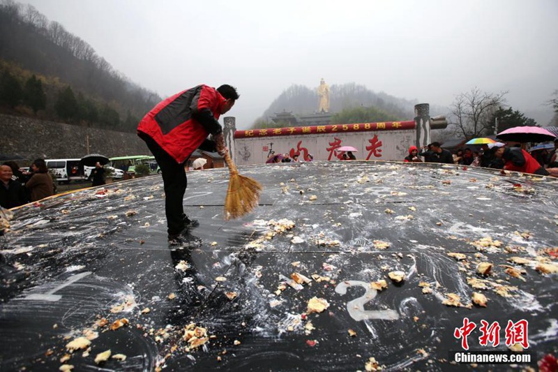 Tonnenschwere Daodejing-Geburtstagstorte für Laozi