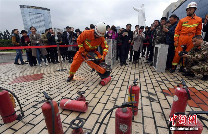 Fuzhou und Shijiazhuang vernichten gefälschte Produkte zur Brandbekämpfung