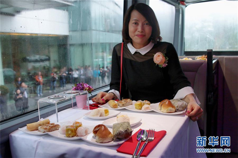 Bustro – Kulinarische Stadtrundfahrt im Hongkonger „Crystal Bus“