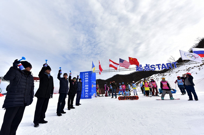 Zum Skilaufen im Winter nach Zhaojin in Shaanxi