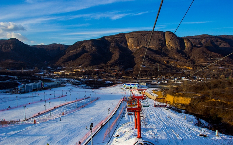 Zum Skilaufen im Winter nach Zhaojin in Shaanxi