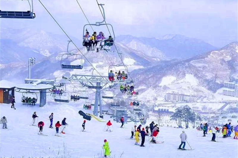 Zum Skilaufen im Winter nach Zhaojin in Shaanxi