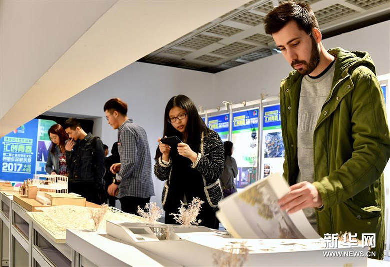 Alles neu macht der April – Studentische Innovationsausstellung in Shanghaier eröffnet