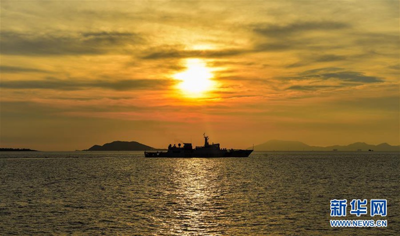 Chinesische und vietnamesische Küstenwache inspizieren gemeinsam