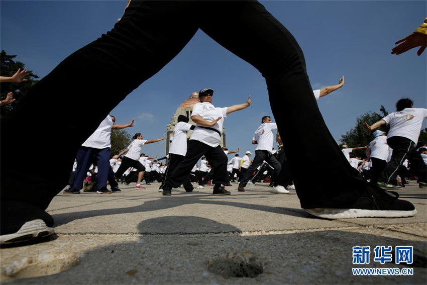 Mexikaner üben Tai-Chi